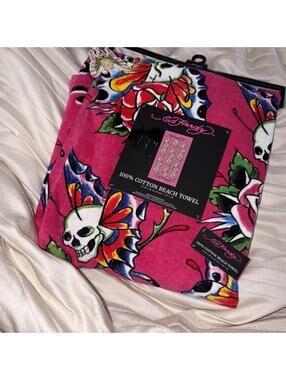 AUTHENTIC ED HARDY PINK 100% COTTON BEACH TOWEL, 36" x 68”, NWT